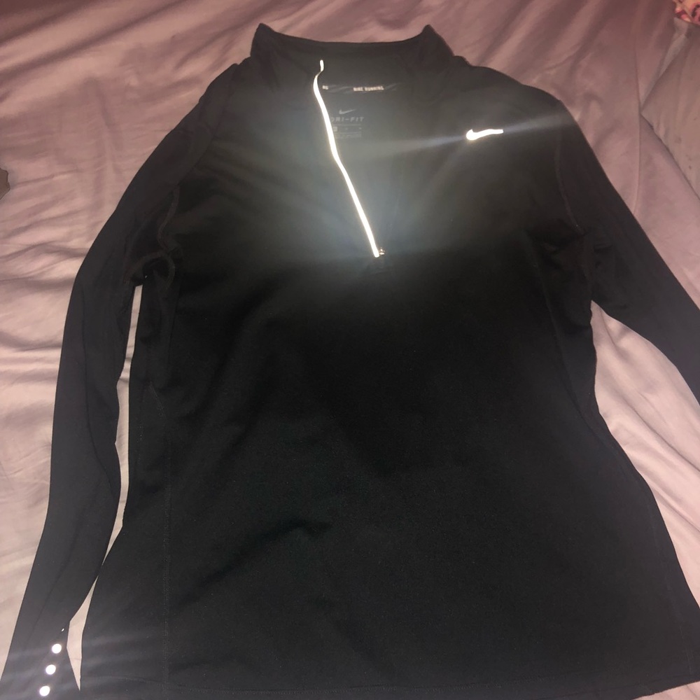 Size medium Nike women’s 1/4 zip
